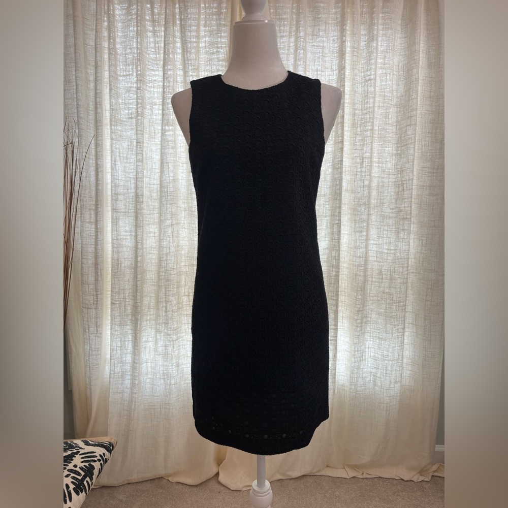 Theory Gwideen Black Eyelet Shift Dress Size 4 NWT - Picture 4 of 9
